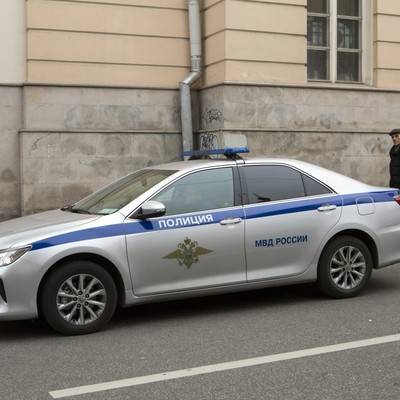 В полицию Кронштадта доставили двух девушек, которые участвовали в «шашлыках» на «Вечном огне» - radiomayak.ru - Кронштадт