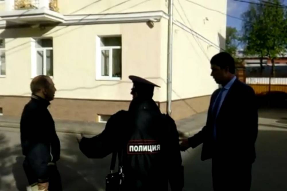 Игорь Кузнецов - Ярославский чиновник обещал помочиться на жителя после замечания о самоизоляции - mk.ru - Ярославль