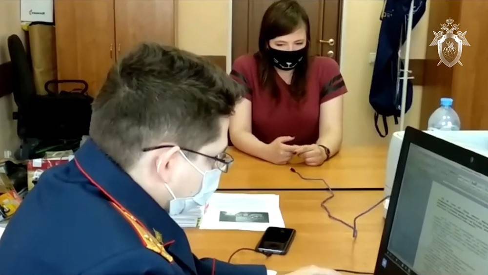 Появилось видео допроса вандалов, пожаривших сосиски на Вечном огне - tvc.ru - Санкт-Петербург - Кронштадт
