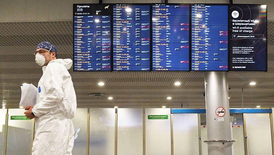 Почти 20 авиарейсов задержано и отменено в Москве - gazeta.ru - Москва - Россия - Индонезия