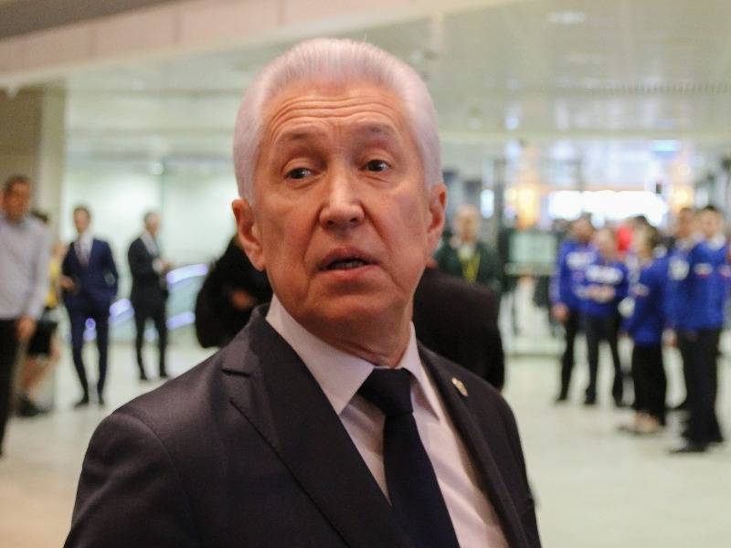 Владимир Васильев - Губернатор Дагестана намерен смягчить карантин, ссылаясь на "перелом" в ситуации - sobesednik.ru - Россия - респ. Дагестан