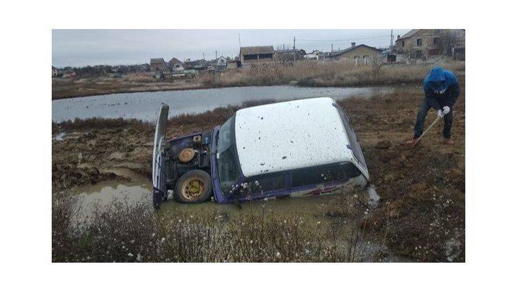 Спасатели под Судаком вытащили из грязи женщину и детей - crimea.ria.ru - Крым - Симферополь