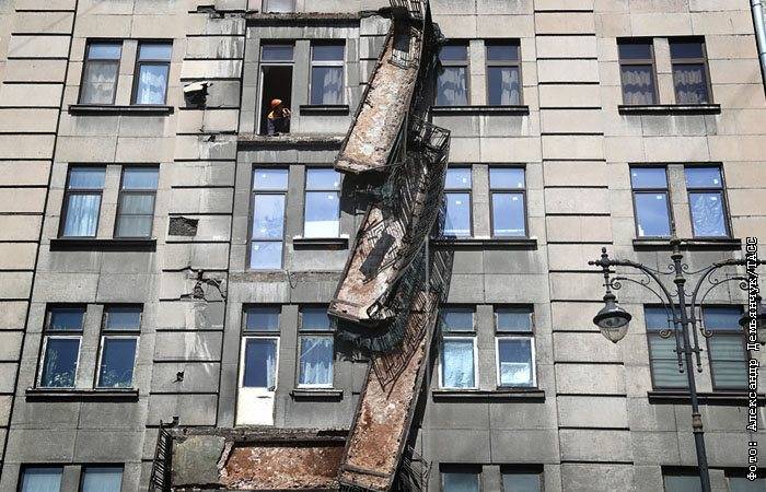 Максим Мейксин - Чиновники связали обрушение балконов в Петербурге с нарушением гидроизооляции - interfax.ru - Москва - Санкт-Петербург - район Центральный