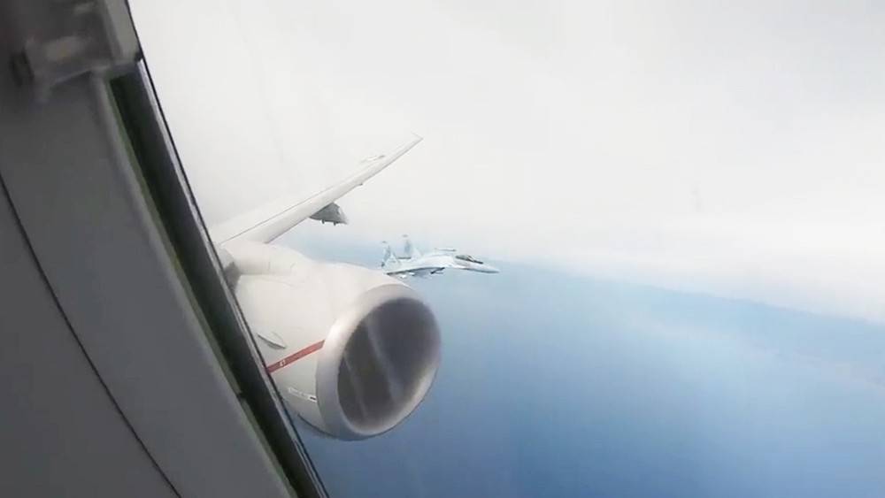 Опубликовано видео перехвата американского разведчика российскими Су-35 - tvc.ru - Россия - США