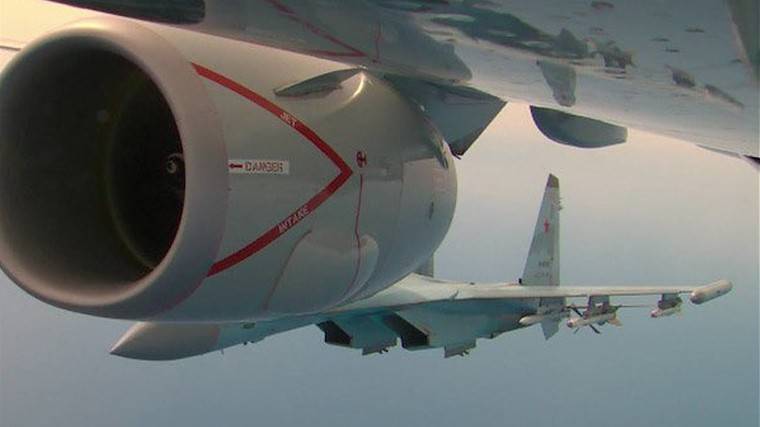 Кадры перехвата самолета-разведчика США российскими истребителями Су-35 - 5-tv.ru - Россия - США