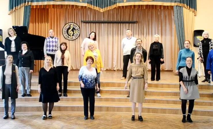 «Сейчас не могут быть рядом люди». Педагоги гомельской школы № 30 соскучились по ученикам и спели для них песню — видео - gomel.today - Гомель