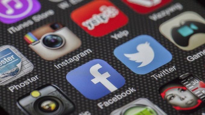 Марк Цукерберг - Антон Горелкин - В Госдуме выступили за запрет Facebook рекламной деятельности в России - piter.tv - Россия
