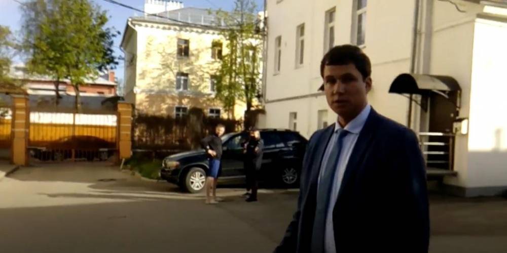 Игорь Кузнецов - "Срал я на тебя!": чиновник унизил россиянина за замечание о самоизоляции - ruposters.ru - Ярославль