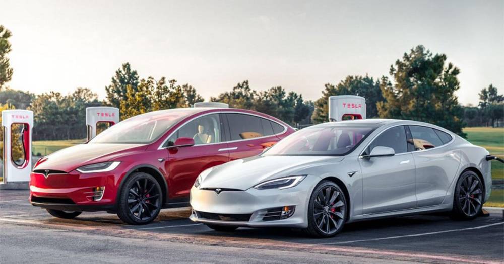Илон Маск - Tesla снизила цену на электромобили из-за падения спроса - ren.tv - Китай - США