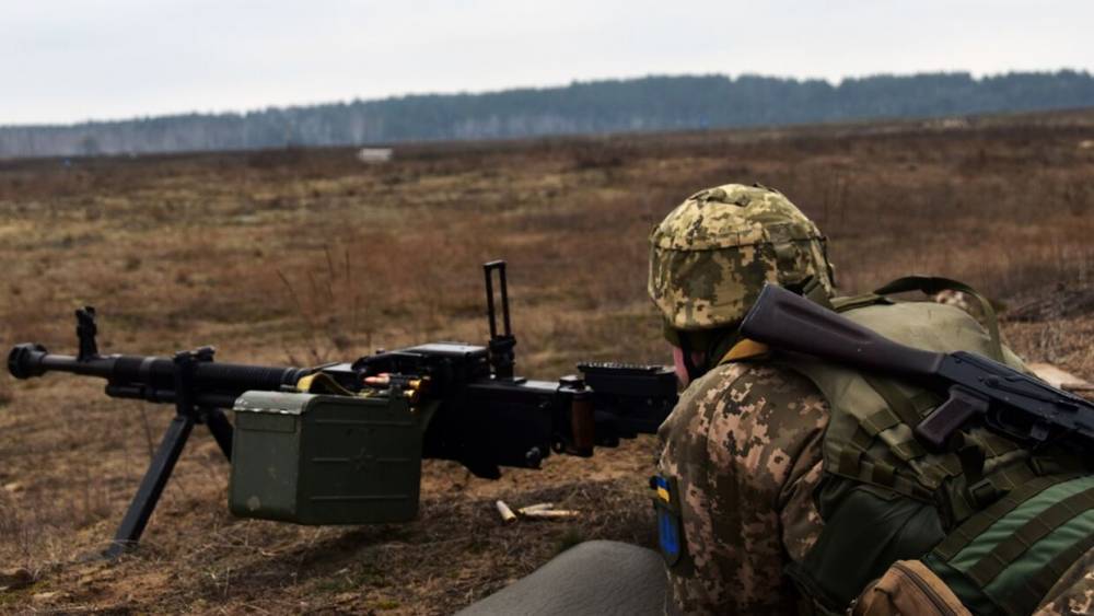 Яков Осадчий - Трое украинских силовиков подорвались на своих же минах в Донбассе - riafan.ru - Украина - Киев - ЛНР