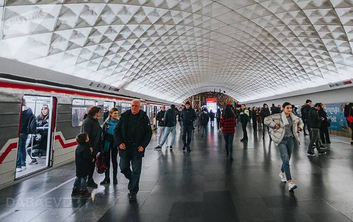 Встаньте в очередь - патруль будет следить за потоком пассажиров на автобусных остановках - sputnik-georgia.ru - Грузия - Тбилиси
