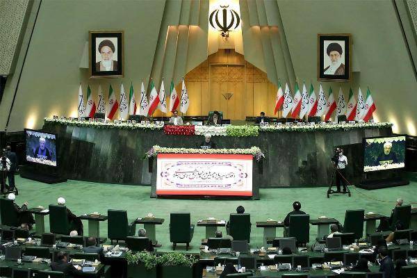 Аля Хаменеи - Новый парламент Ирана собрался с соблюдением строгих медицинских протоколов - eadaily.com - Иран