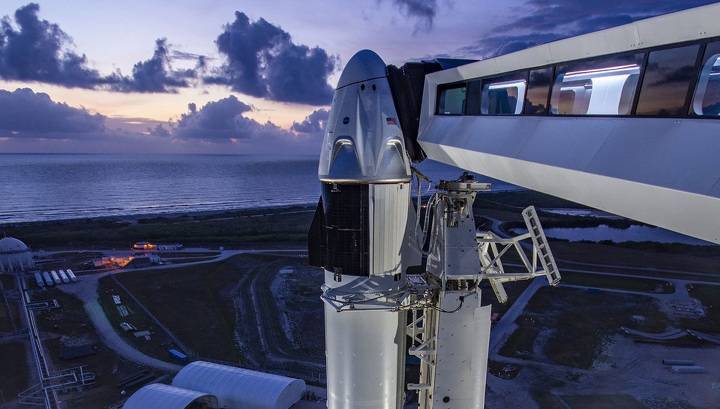 Илон Маск - Роберт Бенкен - Первый в истории запуск ракеты SpaceX с экипажем покажут онлайн - vesti.ru - США - шт.Флорида