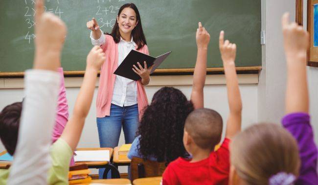 Вячеслав Володин - Дефицит учителей: в России студентам разрешили преподавать в школах - eadaily.com - Россия