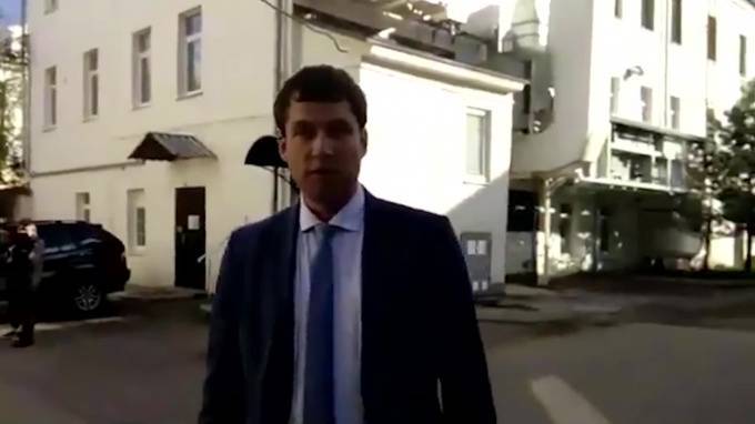 Игорь Кузнецов - Чиновник плюнул в россиянина и попал на видео - piter.tv - Ярославль - Ростов
