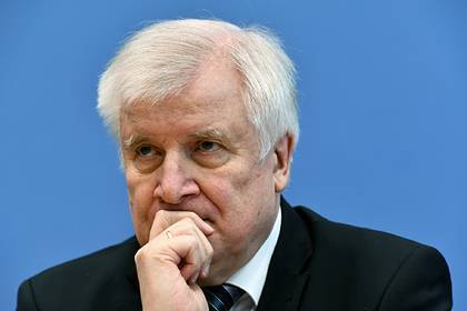 Хорст Зеехофер - В Германии заявили о рекордном росте числа антисемитских преступлений - lenta.ru - Германия - Берлин