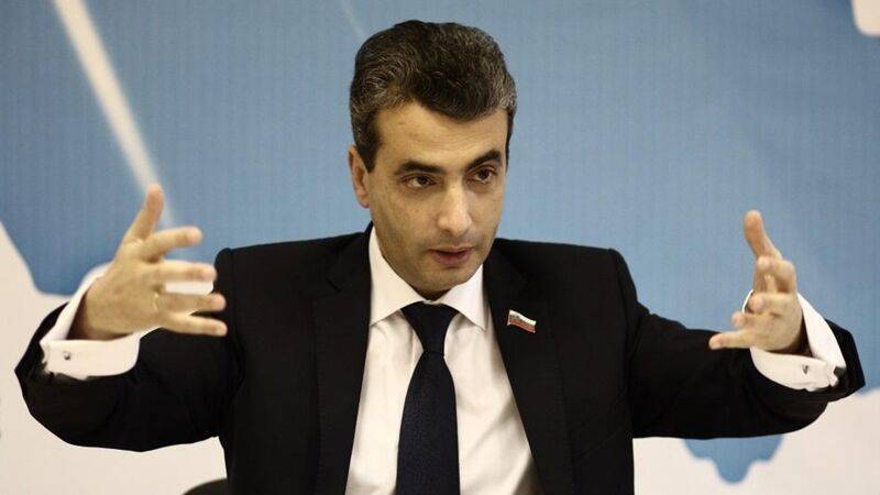 Лев Шлосберг - Шлосберг устроил «самострел», целясь в новую дату Парада Победы - riafan.ru - Москва - Псковская обл.