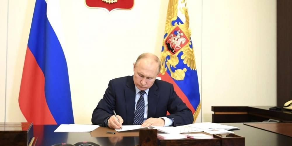 Владимир Путин - Президент поддержал предложение об увеличении минимального размера пособия по безработице - ruposters.ru - Россия