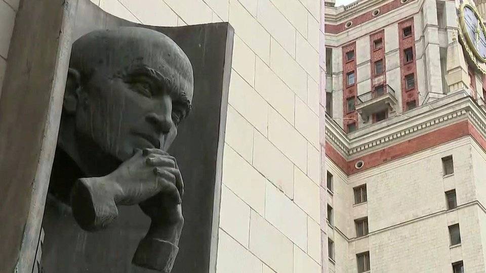 Валерий Фальков - Поступить в институт в этом году можно по интернету, но нужна электронная подпись - 1tv.ru - Саратовская обл.