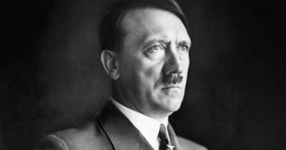 Адольф Гитлер - Генрих Гиммлер - Календарь с Гитлером и Менгелем вызвал международный скандал - ren.tv - Израиль - Германия - Чехия