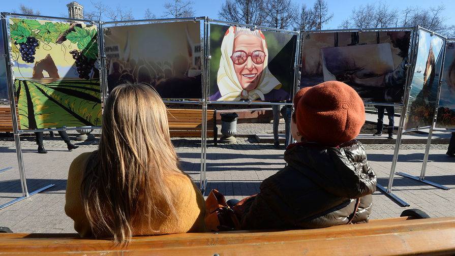 Сергей Собянин - Собянин напомнил о запрете пользоваться лавочками, беседками и площадками - gazeta.ru - Москва - Ухань