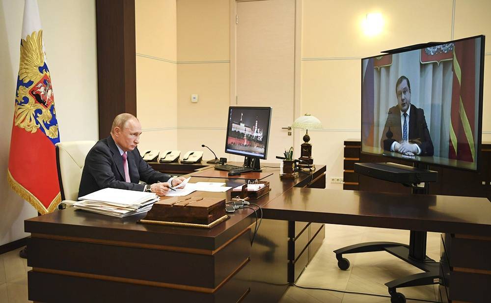 Владимир Путин - Алексей Островский - Путин указал на недочеты смоленскому губернатору - tvc.ru - Россия - Смоленск - Смоленская обл.