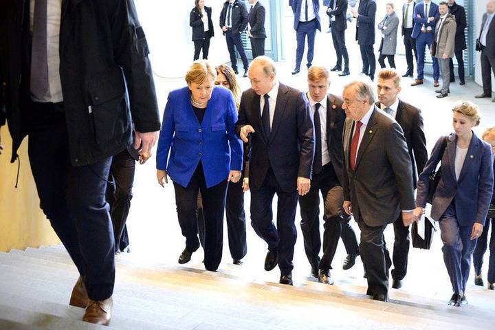 Ангела Меркель - Меркель напомнила, когда ЕС отменит антироссийские санкции - mk.ru - Москва - Украина - Крым - Германия