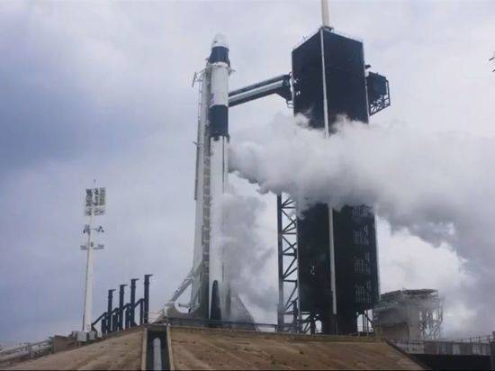Дональд Трамп - Илон Маск - Старт пилотируемого космического корабля Crew Dragon отменен из-за погоды - newtvnews.ru - США - Вашингтон