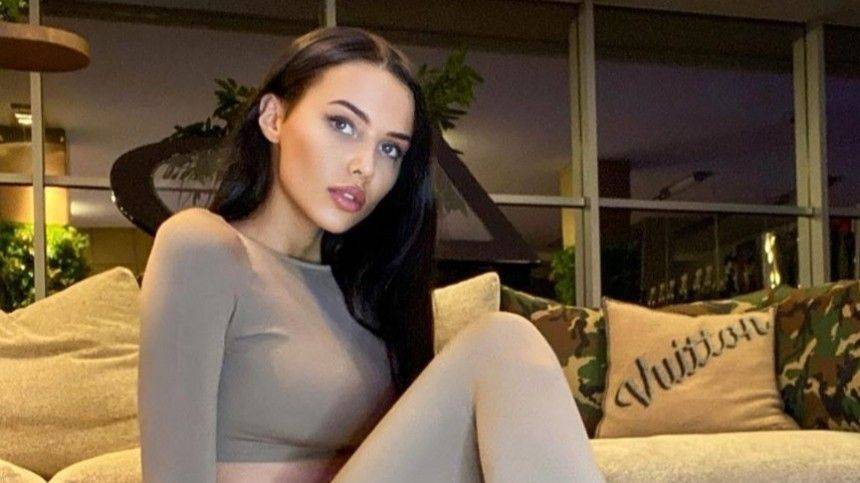 Анастасия Решетова - Одиночество или женская сила? Решетова заигрывает со своим отражением в зеркале - 5-tv.ru