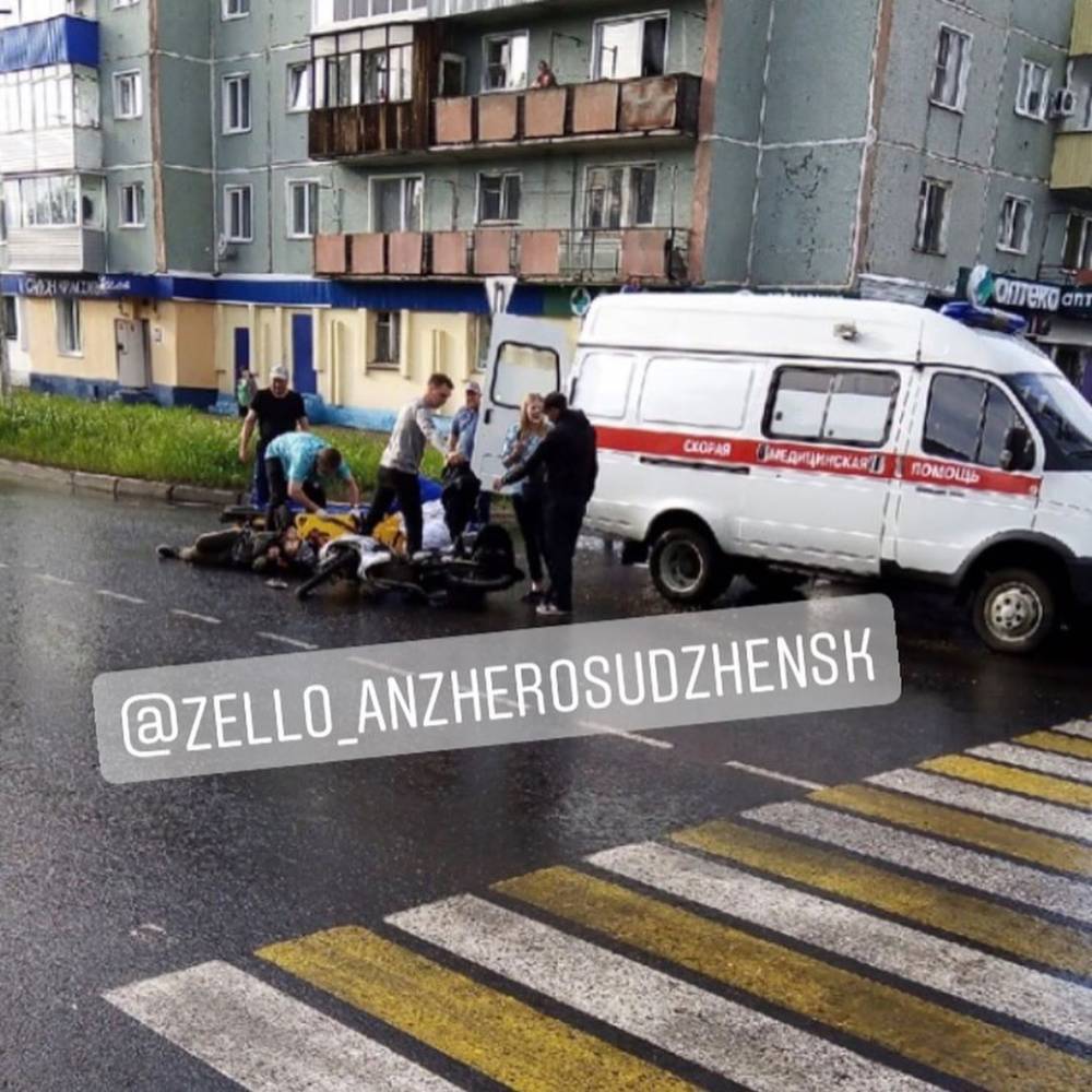 В Кузбассе столкновение мотоцикла и иномарки попало на видео - gazeta.a42.ru - Судженск