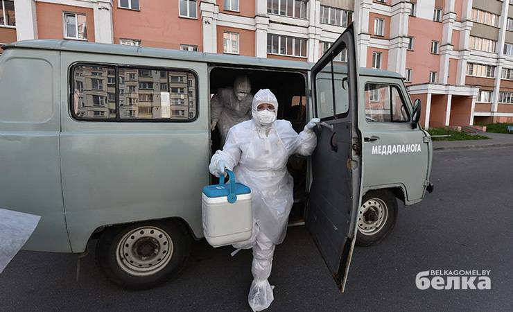 «Иногда просят сделать селфи, но чаще смотрят с опаской»: как работает контактная группа гомельской поликлиники - gomel.today - Гомель