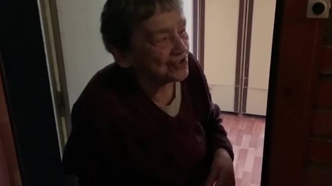 Полиция задержала мошенников, укравших у слепой 90-летней пенсионерки 57 тысяч рублей - piter.tv - Россия - Ленинградская обл. - Санкт-Петербург