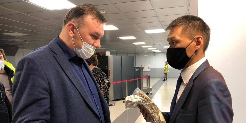 Владимир Путин - Михаил Мурашко - Елена Малинникова - В Читу прибыли врачи из Москвы для помощи в борьбе с коронавирусом - ruposters.ru - Москва - Россия - Забайкальский край - Чита