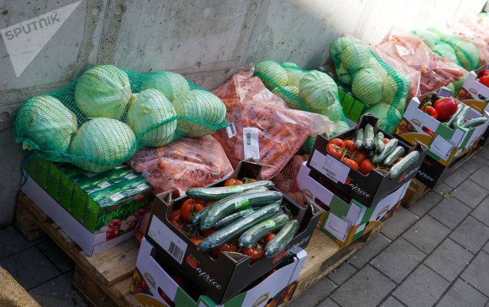 Одни запаслись продуктами, другим нечего есть: COVID-19 разделил Литву - lv.sputniknews.ru - Литва - Рига