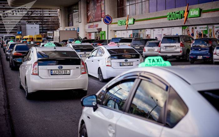 Юридическое лицо получит право выдавать разрешение таксистам - sputnik-georgia.ru - Грузия - Тбилиси