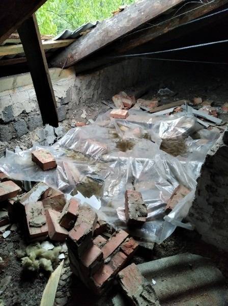 Андрей Королев - В Златоусте развалилась крыша барака. Дом обещают расселить через год - znak.com - Златоуст