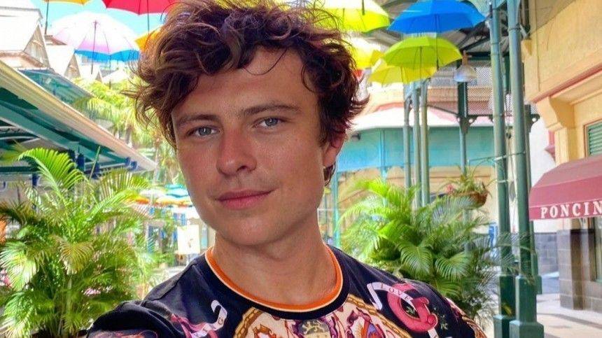 Прохор Шаляпин - «Междусобойчик, плюющий на публику» — Шаляпин поддержал Шнурова в критике российских «суперзвезд» - 5-tv.ru