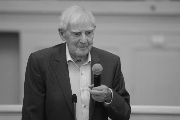 Даниил Гранин - Владимир Григорьев - Смольный утвердил проект памятника Даниилу Гранину - abnews.ru - Новости - Петербург