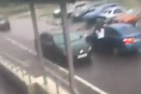 В Петербурге суд лишил прав водителя, прокатившего на капоте полицейского - abnews.ru - Санкт-Петербург - Новости - Петербург