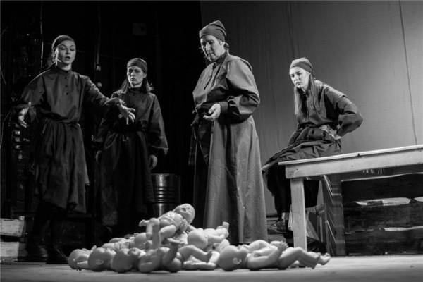 Сергей Козлов - Спектакль "Самый неизвестный солдат" молодежного театра "Ангажемент" до конца мая можно посмотреть онлайн - nakanune.ru - Тюменская обл.