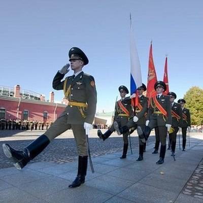 Сезон развода караулов начнется, когда Кремль откроется для посещения экскурсантами - radiomayak.ru