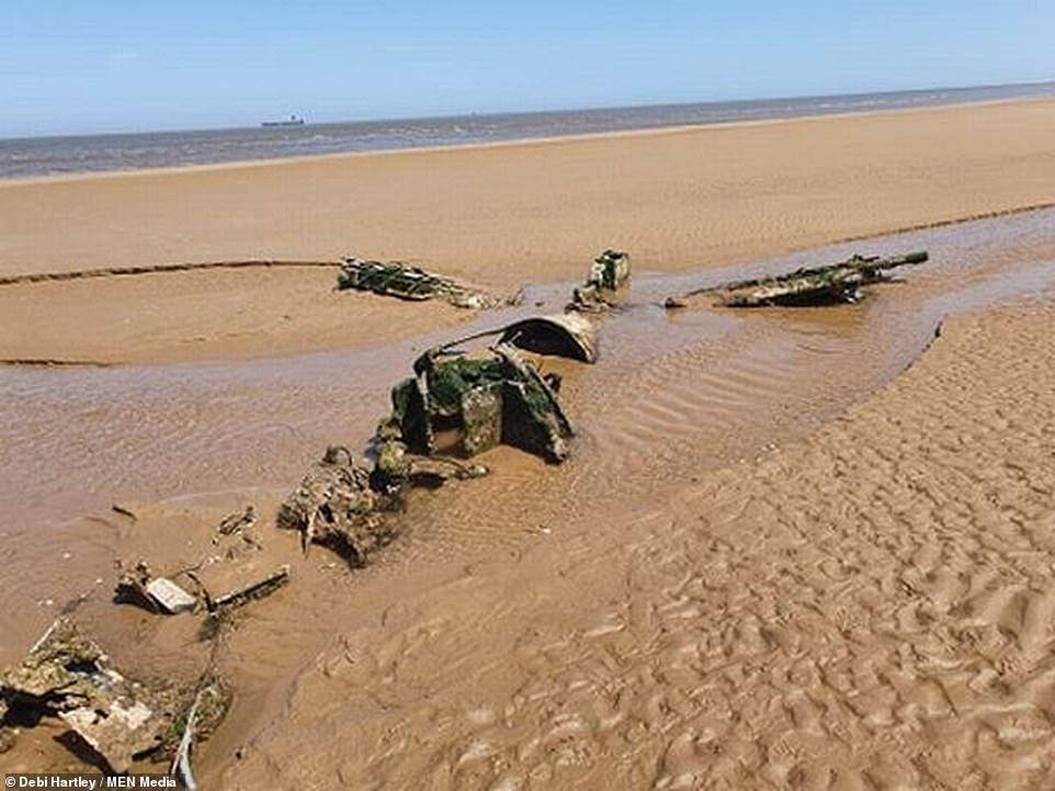 В Британии пара нашла обломки истребителя Второй мировой войны во время прогулки по пляжу - focus.ua - Англия