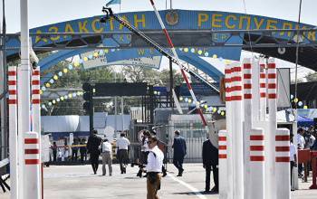 Шавкат Мирзиеев - МИД попросил узбекистанцев переходить узбекско-казахскую границу официально, а не обращаться за помощью к посредникам - podrobno.uz - Казахстан - Узбекистан - Алма-Ата - Ташкент