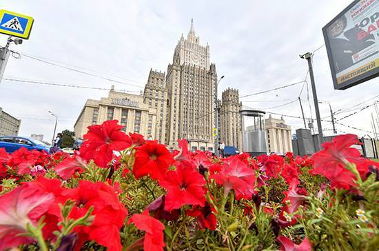 Мария Захарова - МИД России представит обзор планов разных стран по снятию ограничений из-за COVID-19 - pnp.ru - Россия