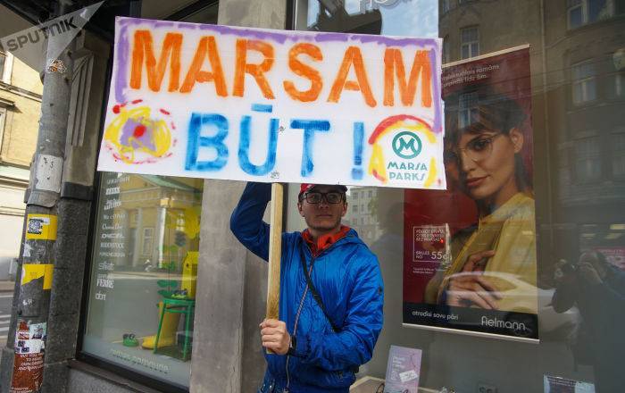 "За зеленый Марс": сотни людей в Риге протестовали против нового здания СГБ - lv.sputniknews.ru - Рига