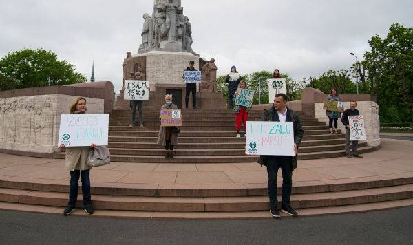 "Нас должны услышать, нас много": как прошел пикет против здания СГБ - lv.baltnews.com - Рига