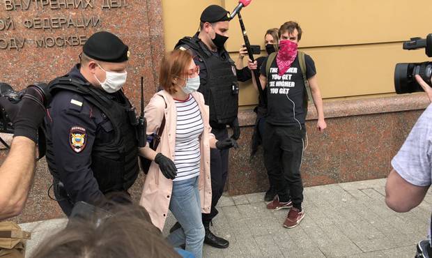 Илья Азар - Владимир Воронцов - Муниципальные депутаты района Хамовники потребовали освободить журналиста Илью Азара - og.ru - Россия