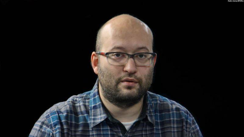 Илья Азар - Татьяна Усманова - Владимир Воронцов - Журналист «Новой газеты» Илья Азар арестован на 15 суток за одиночный пикет - golos-ameriki.ru - Москва - Россия - Тверь