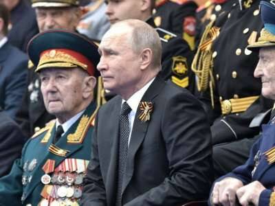 Сергей Наумов - Провести голосование по Конституции в один день вместе с Парадом Победы предложили в России - live24.ru - Москва - Россия - Конституция