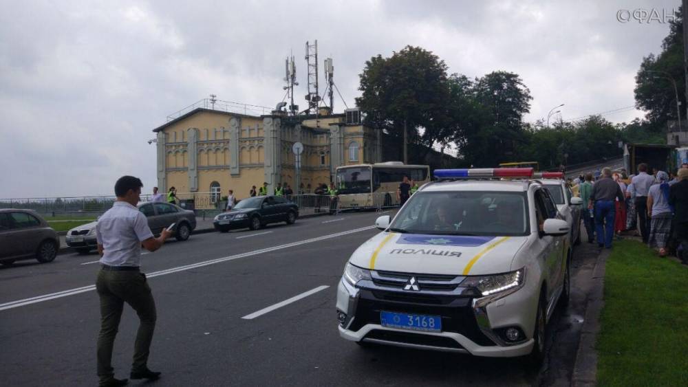 Десятки перевозчиков устроили перестрелку под Киевом - riafan.ru - Украина - Киев - Бровары